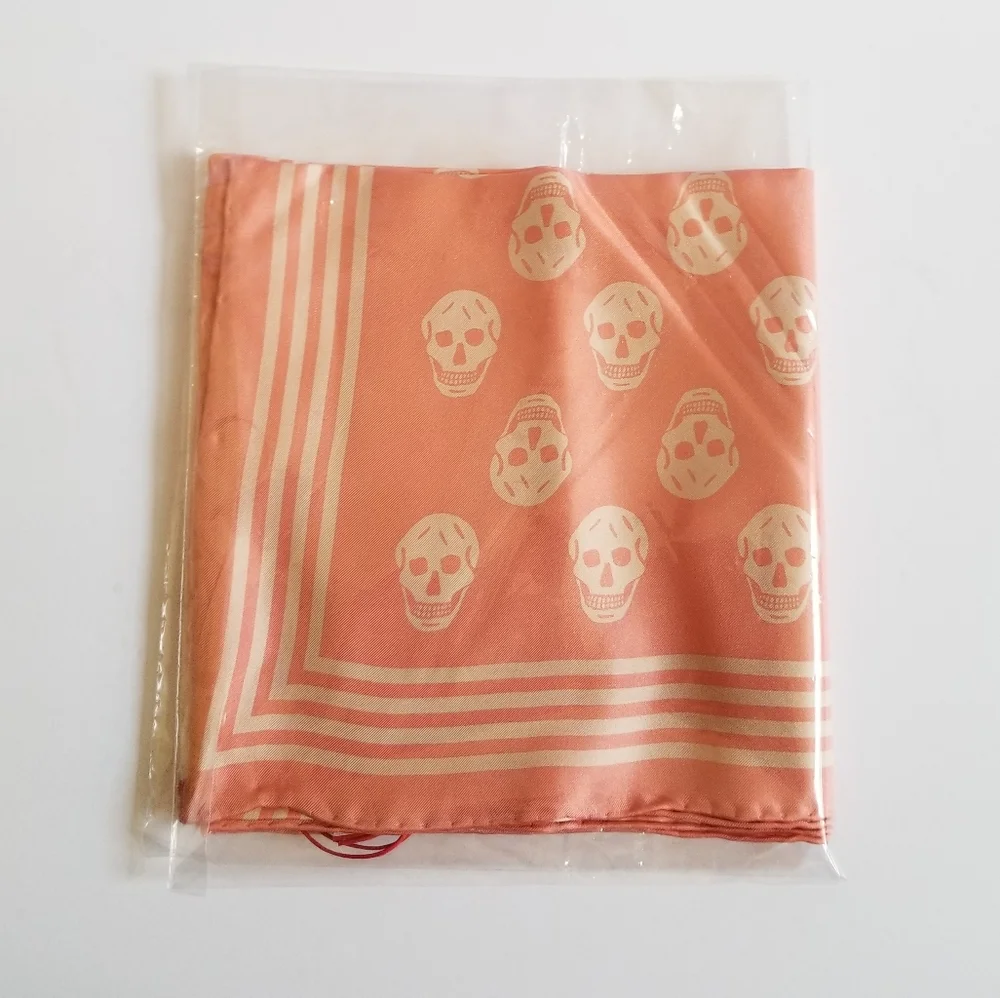 Alexander McQueen Skull Silk Scarf Rose Pink - Picture 5 of 7